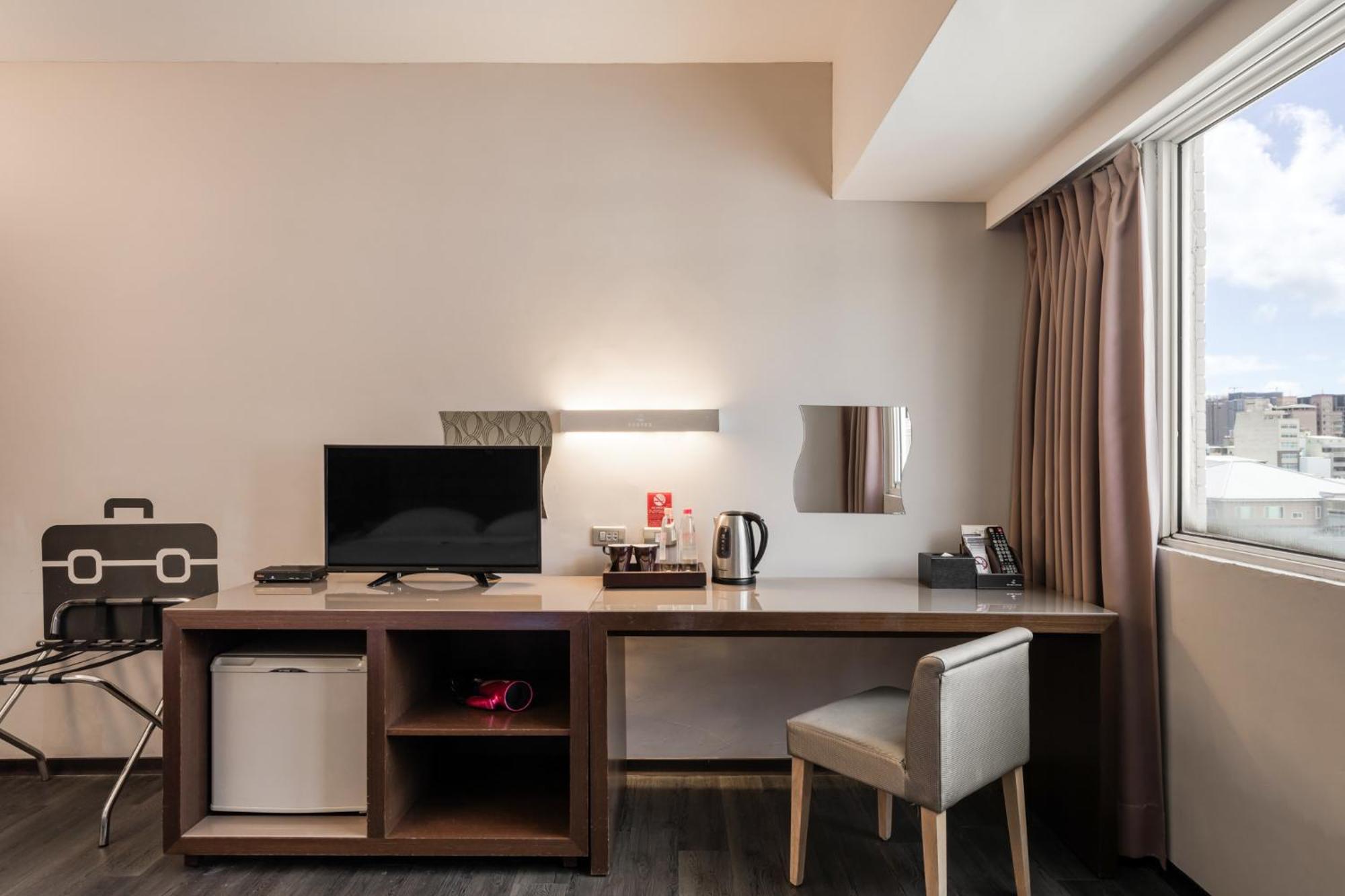 The Riverside Hotel Esthetics Kaohsiung Exterior photo